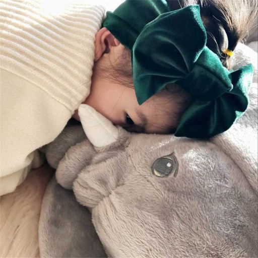 ŠIROKÁ ZAMATOVÁ ČELENKA PRE DIEVČATKO