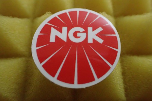 NGK NÁLEPKA NÁLEPKA 3 x 3 cm
