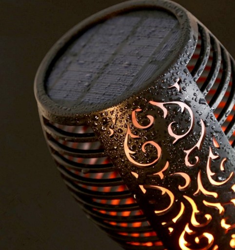ZÁHRADNÁ LAMPA SOLARNÁ FARÁĽKA AKO PLAMEŇ A OHEŇ