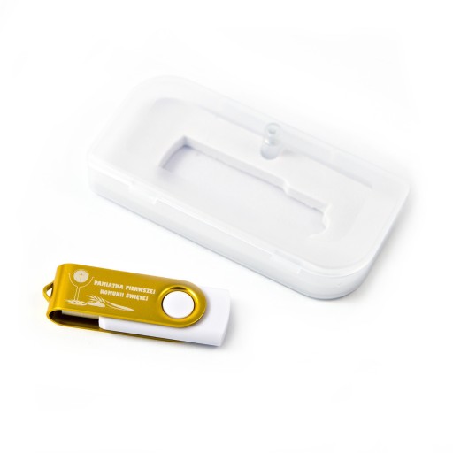 Pendrive 2 GB USB Prvé sväté prijímanie + KRABIČKA + GRAVÍRKA