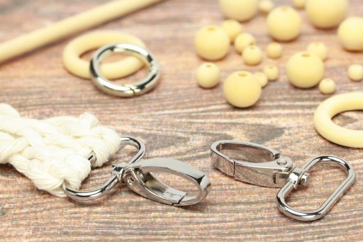 Karabiny 10 kusov na 20 mm striebornú makramé pásku, krúžky na kľúče, opasky