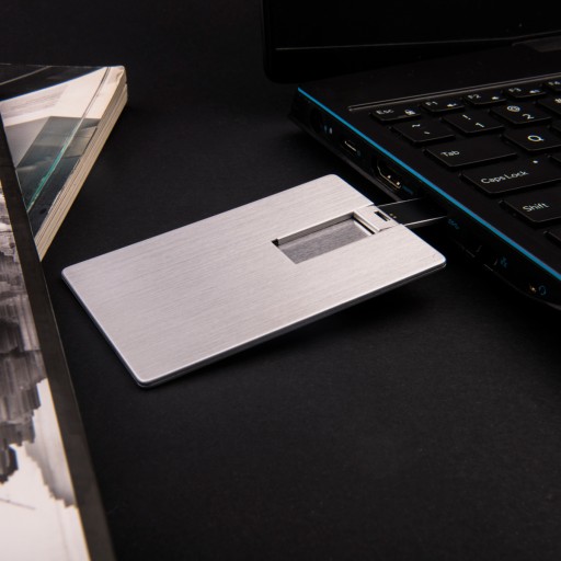 Kovová karta Pendrive 2 GB strieborná + gravírovanie