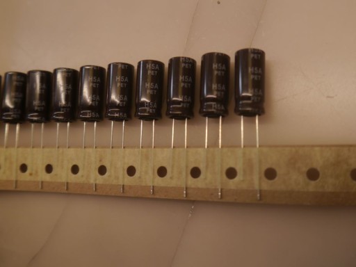 Elektrolytický kondenzátor 250V 33uF 2PCS