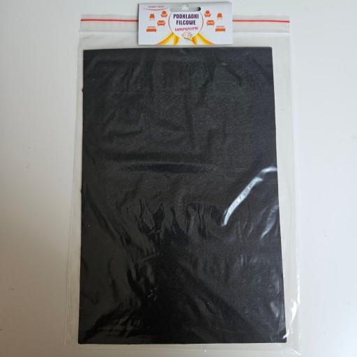 PODLOŽKA ČIERNA PLSTENÁ 1MM SAMOLEPIACA POD NÁBYTOK FORMÁT 20X30CM