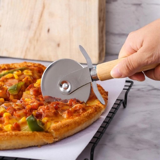 okrúhly nôž na pizzu okrúhly na REZANIE PIZZY DREVENÁ RÚČKA