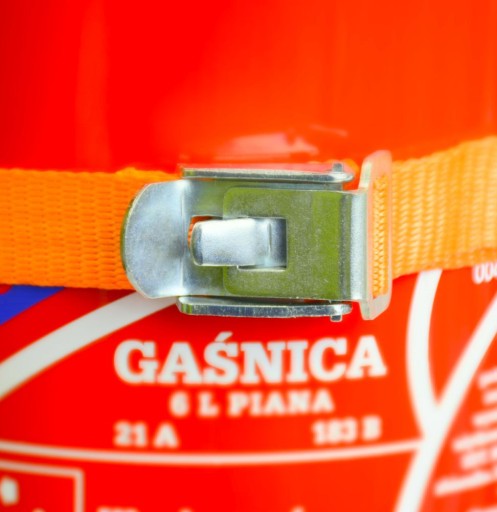 Popruh na hasiaci prístroj s kovovou sponou