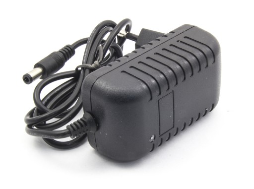STABILIZOVANÝ SPÍNANÝ ZDROJ 12V 3A 36W ZÁSTRČKA