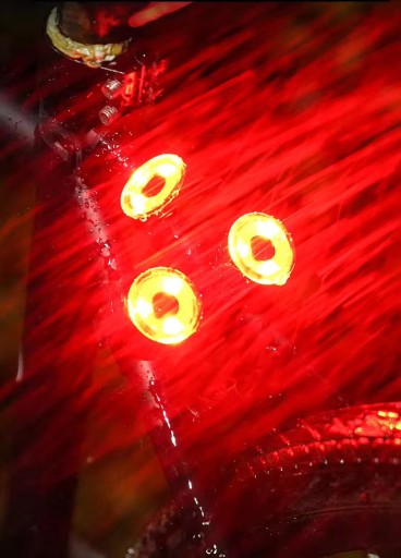 VÝKONNÁ LED LAMPA NA BICYKEL 200lm ZADNÁ KRUHÁ VODOtesná