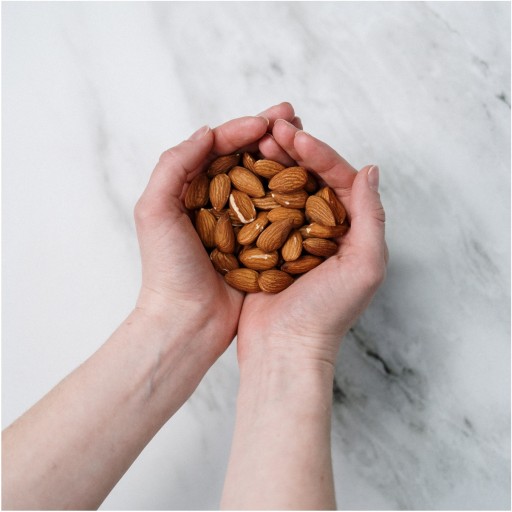 PRÍRODNÉ CELÉ MANDLE 250g HiFOOD CALIFORNIA
