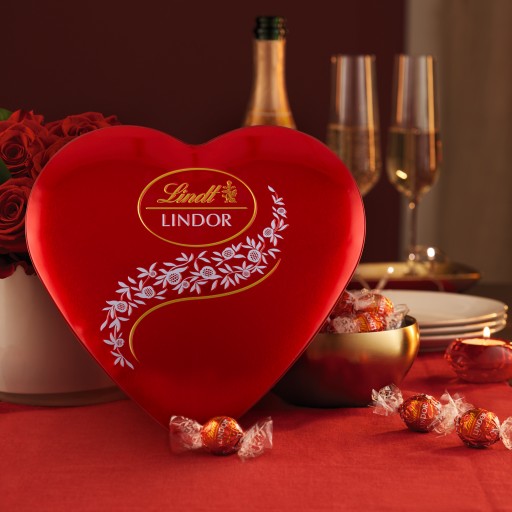 Darčekové čokolády Lindt LINDOR Pralinková srdiečková mliečna čokoláda 50g