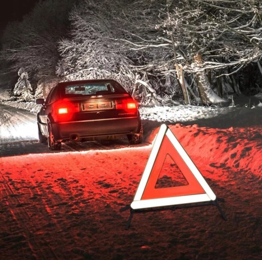 VÝSTRAŽNÝ TROJUHOLNÍK AUTOMOBIL V PÚDE SO SCHVÁLENÍM