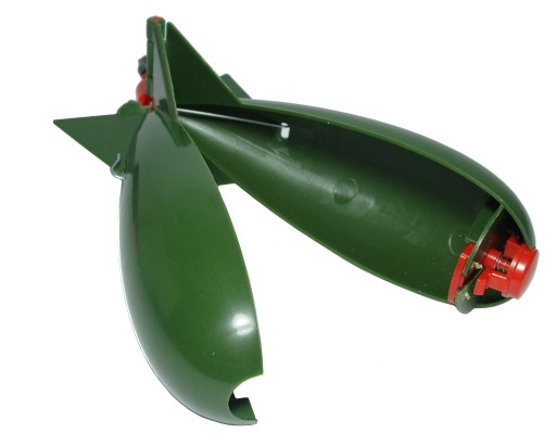S nástrahou raketa typu POMB 11 cm NA KRMENIE