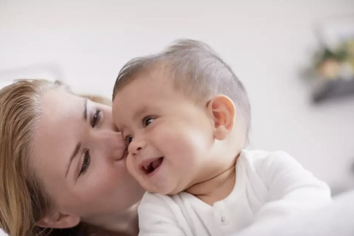 AVENT ULTRATENKÉ JEDNORÁZOVÉ LAKTAČNÉ VLOŽKY PRE LAKTAJÚCE MAMIČKY 24 KS