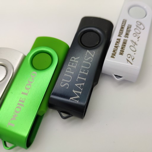 4 GB pendrive + krabica s gravírovaním do konca roka