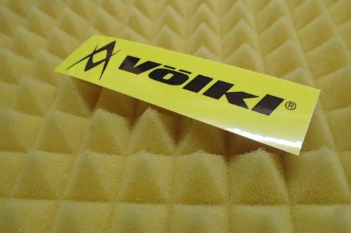 NÁLEPKA VOLKI NÁLEPKA 11 x 3 cm
