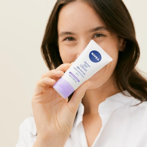 NIVEA 24H hydratačný upokojujúci denný krém SPF15 50 ml