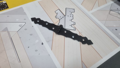 Ozdobný pánt Čierny 200x34 na boxové okenice
