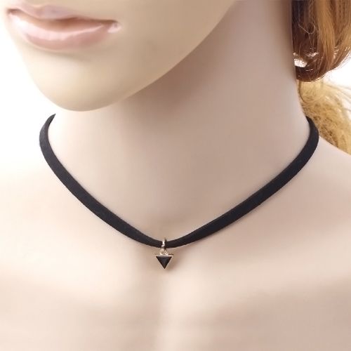 Čierny náhrdelník Gold Suspends Triangle