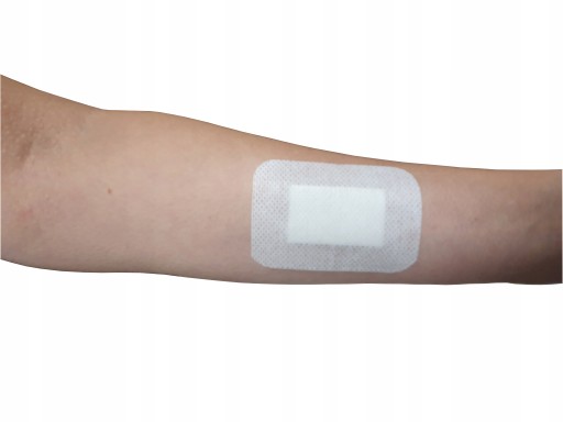OMIETKA SO STERILNÝM OBKLADOM NA RANY S ABSORPČNOU PODLOŽKOU 7X5cm 1KS MaiMed