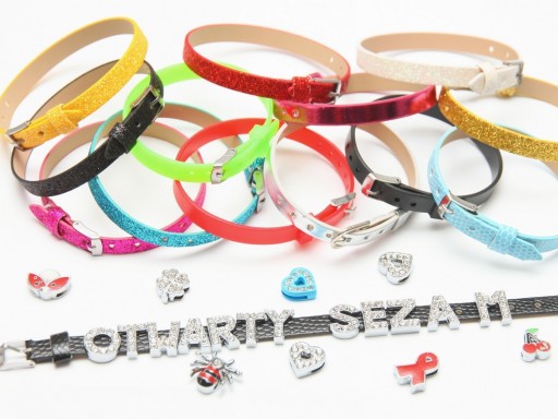 b34 náramok STRAP písmená ABECEDA biela