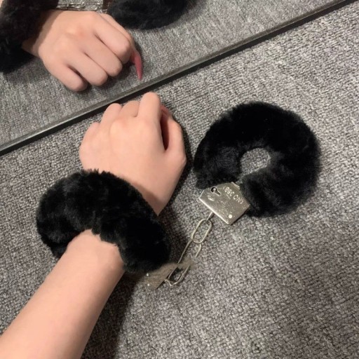 PUTÁ S KOŽUŠINOU + LÁSKA KOCKY KAMASUTRA POZÍCIE EROTICKÁ HRA BDSM