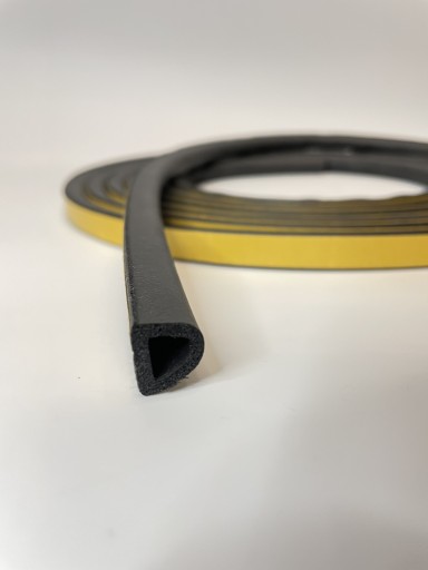 SAMOLEPIACIE TESNENIE D 14x12mm NA OKNÁ A DVERE