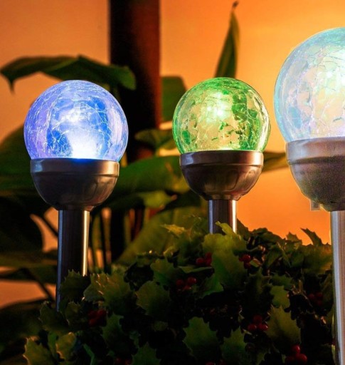 Záhradné solárne svietidlo KULA z matného SKLA, 2 LED, biela/farba P-482