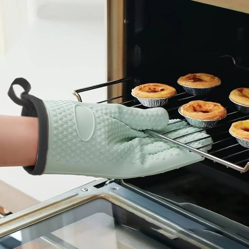 SILIKÓNOVÁ KUCHYŇSKÁ RUKAVICA S ORIEŠKAMI NA PEČENIE A VARENIE 1KS
