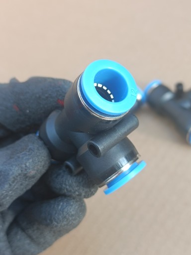 T-konektor Pneumatický zásuvný rozbočovač fi 12mm PE 12