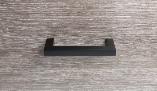 Štvorcová čierna nábytková úchytka Nábytkové úchytky XETRIS nábytková úchytka 128mm