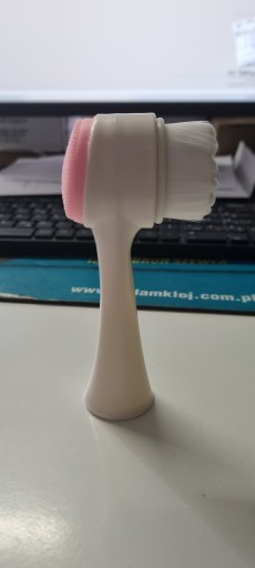 Masážna a čistiaca kefka na tvár