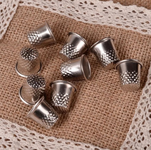 Poniklovaný kovový náprstok 18mm