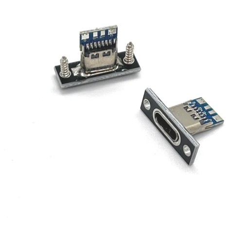 USB-C zásuvka pre montáž na biely 4-pinový panel