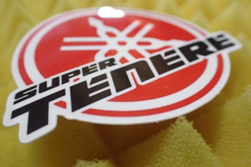NÁLEPKA YAMAHA SUPER TENERE DAKAR 6,8 x 5,8 cm