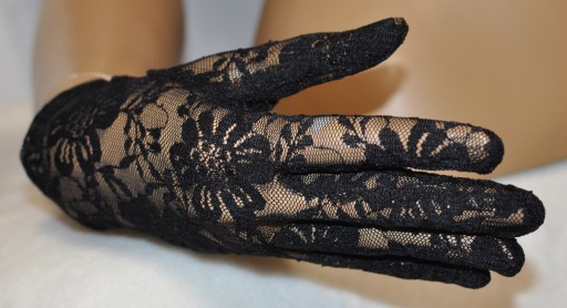 čierne čipkované rukavice 21 cm