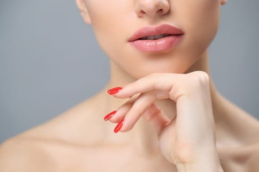 OCHRANNÝ RUŽ NA RUŽ Prírodný balzam na pery UV SPF20 Regeneračný