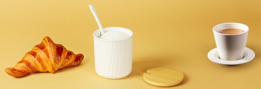 PORCELÁNOVÁ MISKA NA CUKOR S BAMBUSOVÝM viečkom A LYŽIČKOU NÁDOBOU NA CUKOR