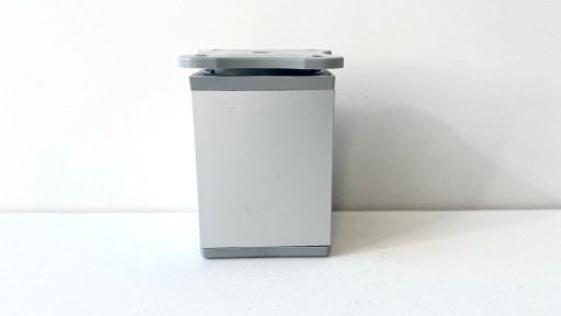 Nábytkové nohy štvorcové V-6 cm strieborné 4x
