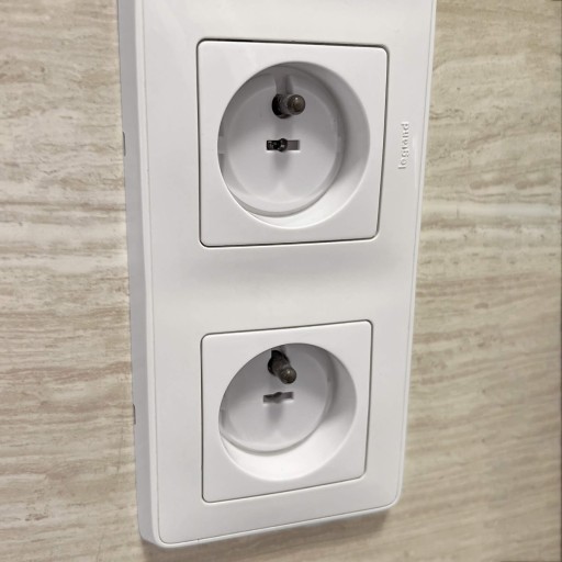 OCHRANA PRE KONTAKTY ELEKTRICKÝCH ZÁSUVEK, BIELE KRYTY, 12 ks.