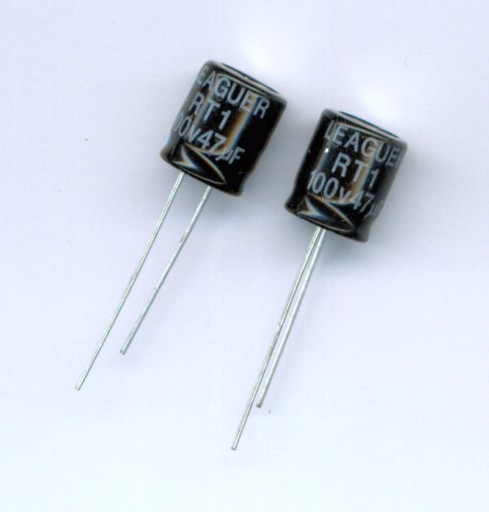 47uF 100V 47 µF 100V (10 KS) ELEKTROLYTICKÝ KONDENZÁTOR