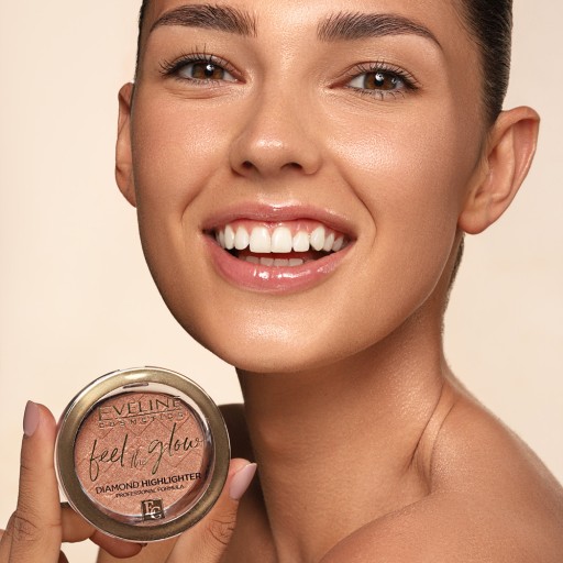 Eveline Cosmetics Feel the Glow rozjasňovač č. 03 - Rose Gold