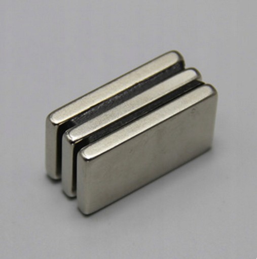 NEODYMOVÝ MAGNET NEODYMOVÝ MAGNET 10x4x1mm 10 KS