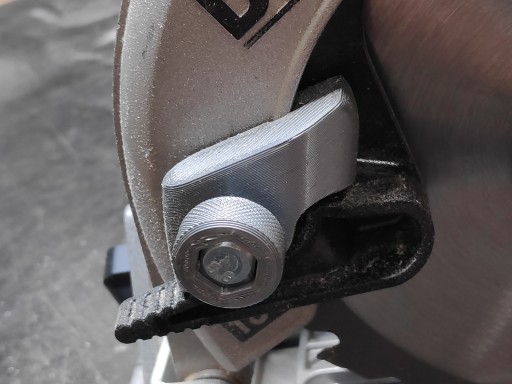 Zámok polohovania krytu disku pre Dewalt DCS391