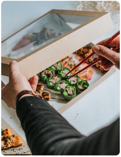 LEPENÝ BOX S OKIENKOM NA SUSHI SUSHI 26/19/6cm ČERVENÝ PLAST