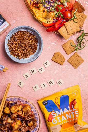 Chrumkavé červy (múčny červ) - Paradajka s bylinkami - Grilovaný snack