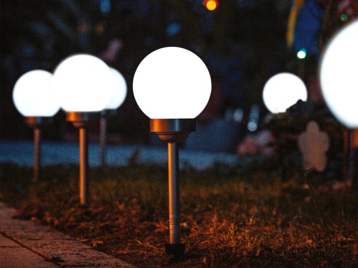 SOLAR LED Záhradná lampa, BIELA GUĽA, 15 cm