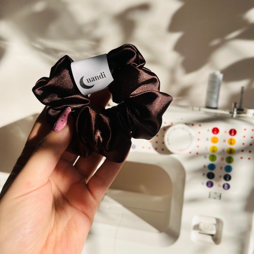 Saténová scrunchie kravata do vlasov Tmavá čokoláda