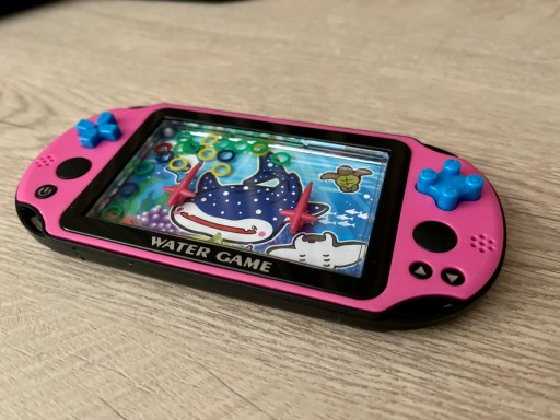VODNÁ ARKÁDOVÁ HRA SANTOV DARČEK GAMEBOY PSP DO ŠKOLY Kolesá
