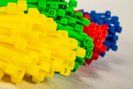 FAREBNÉ SAMOUPÍNACIE KABELOVÉ SPOJE 600 ks