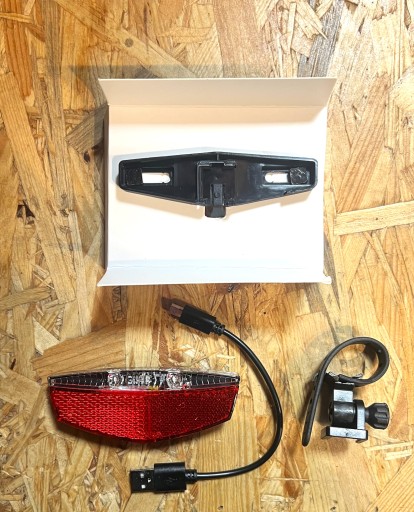 XLC CL-R18 LED zadné nosičové svietidlo 50/80 mm pripravené na E-Bike